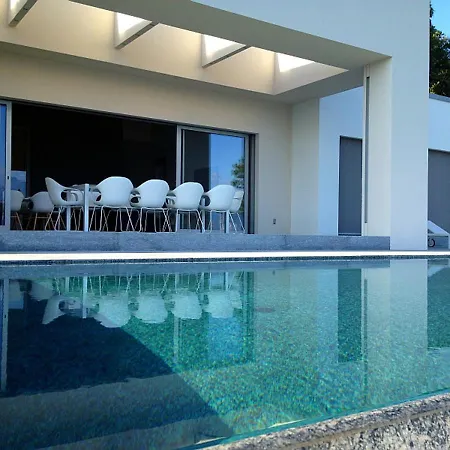 Sleeps 8 Pool Air Con Wifi Stresa