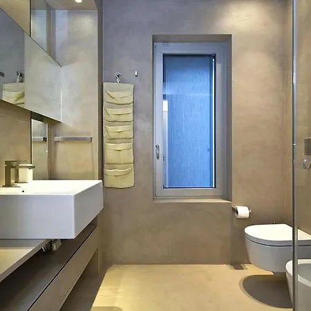 Villa Sleeps 8 Pool Air Con Wifi Stresa