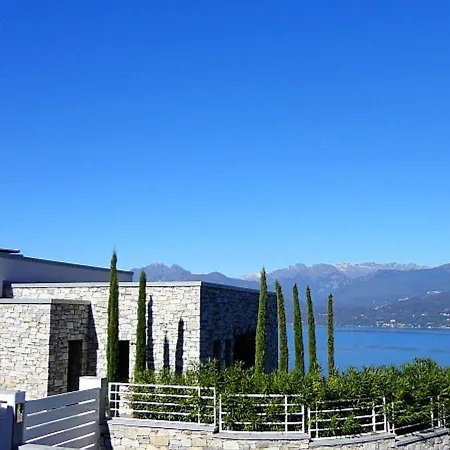 Sleeps 8 Pool Air Con Wifi * Stresa